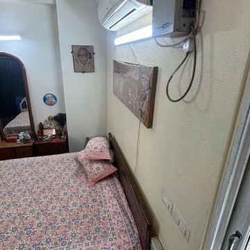 Furnished Amenities in 3 BHK Apartment at Mahagun Maestro, Sector 75 – for Sale