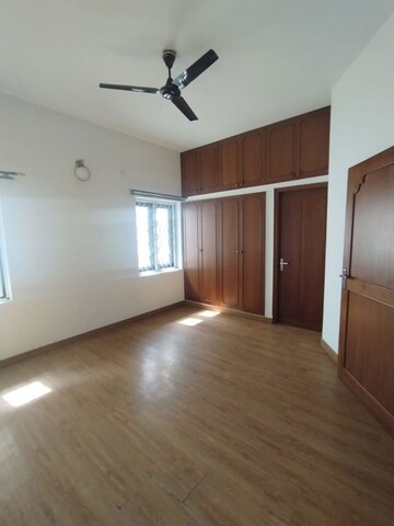 Room in 4 BHK Independent House at Vista The 450 RMV, Rmv Extension – for Rent