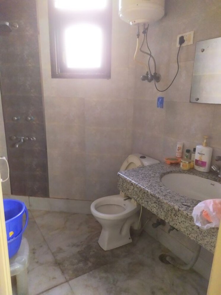Bathroom, kalkaji 3 Bedroom 1500 Sq.Ft. Builder Floor In Kalkaji Delhi 9855227