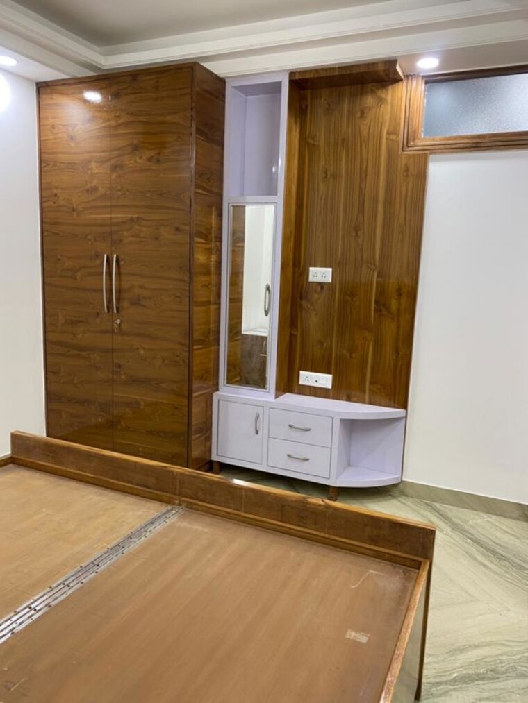 Room, vasant kunj 3 Bedroom 1500 Sq.Ft. Builder Floor In Vasant Kunj Delhi 9855246