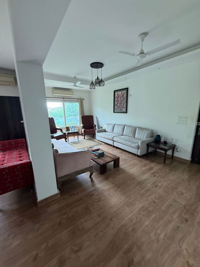  Parking, vasant kunj 5 Bedroom 3000 Sq.Ft. Apartment In Vasant Kunj Delhi 9855248