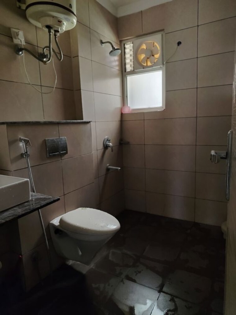 Bathroom, motiaz-royal-citi 3 Bedroom 1910 Sq.Ft. Apartment In Ambala Highway Zirakpur 9855236