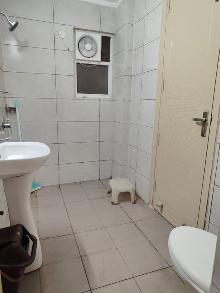 Bathroom, motiaz-royal-citi 3 Bedroom 1910 Sq.Ft. Apartment In Ambala Highway Zirakpur 9855236