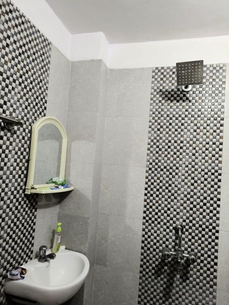 Bathroom, north sri krishna puri 3 Bedroom 1100 Sq.Ft. Independent House In North Sri Krishna Puri Patna 9855258