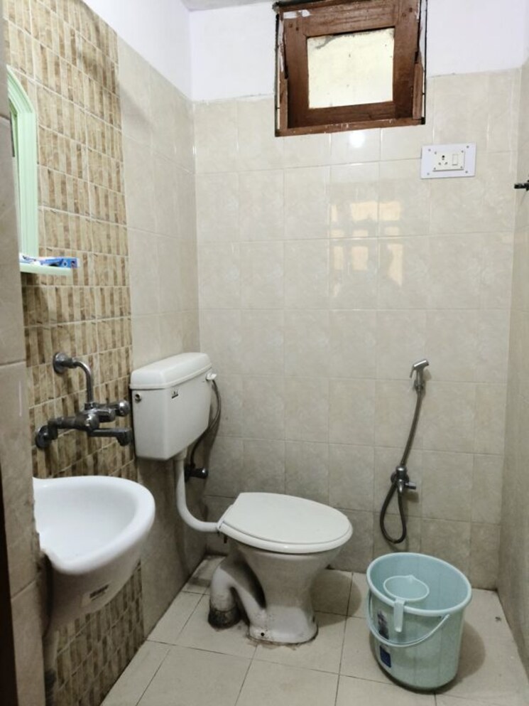 Attached Bathroom, north sri krishna puri 3 Bedroom 1100 Sq.Ft. Independent House In North Sri Krishna Puri Patna 9855258