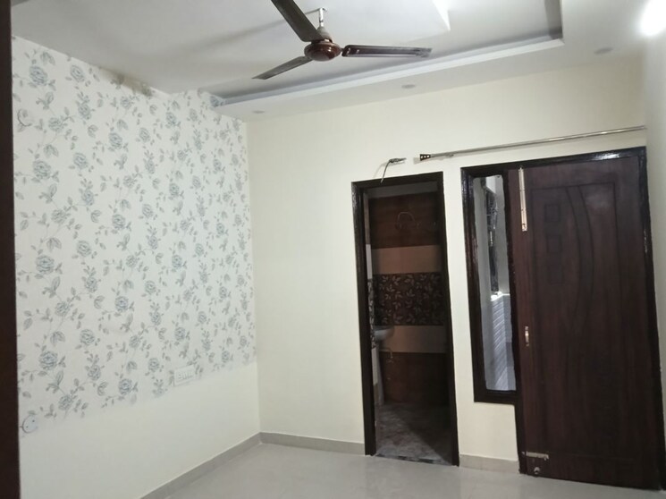 Room, dhakoli 3 Bedroom 122 Sq.Yd. Builder Floor In Dhakoli Zirakpur 9855265