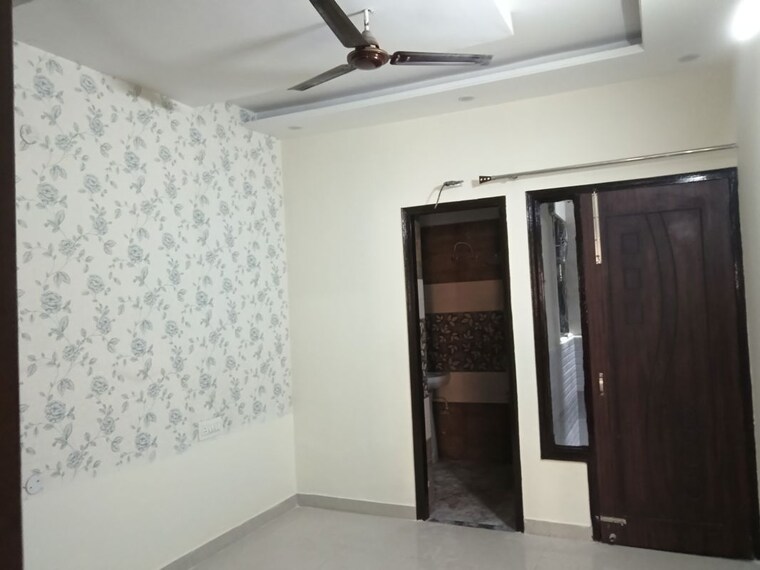Room, dhakoli 3 Bedroom 122 Sq.Yd. Builder Floor In Dhakoli Zirakpur 9855265