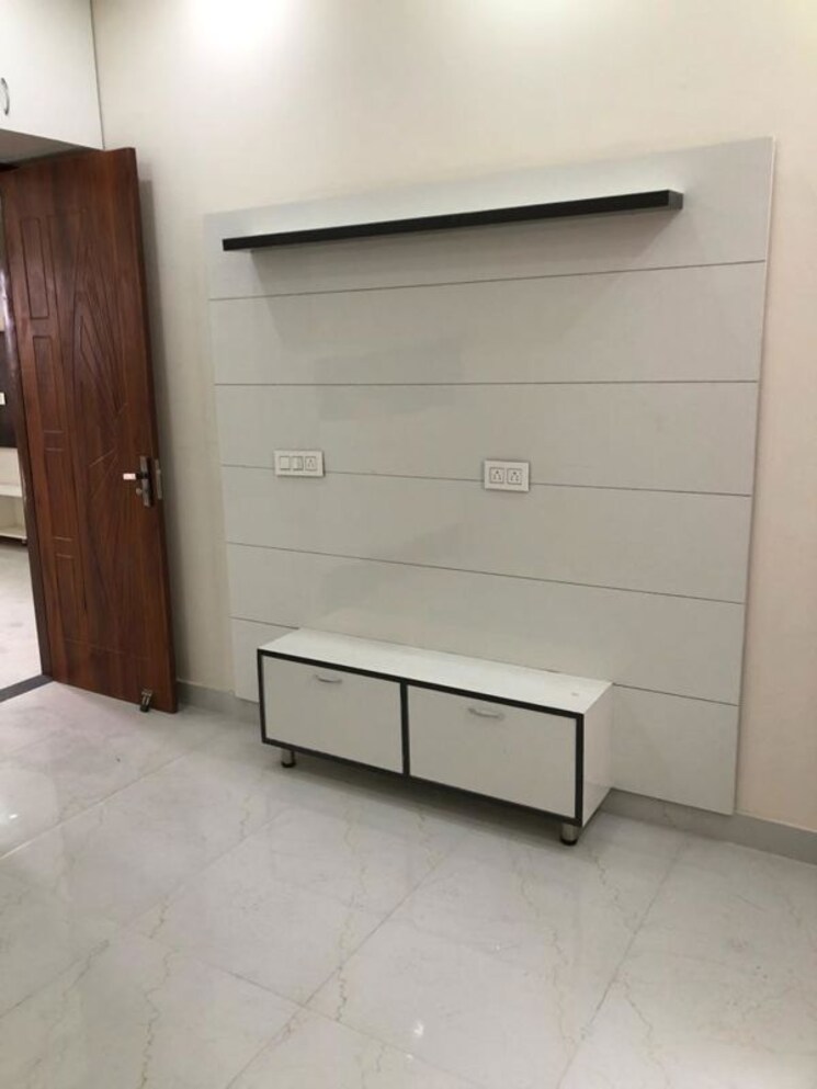 Room, dhakoli 3 Bedroom 122 Sq.Yd. Builder Floor In Dhakoli Zirakpur 9855267