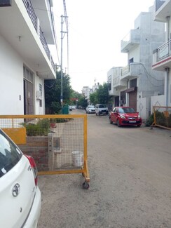 Plot For Sale in Ravi Enclave Noida