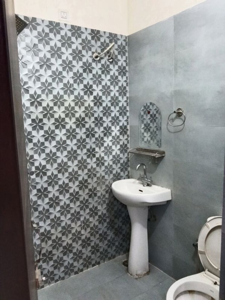 Bathroom, dhakoli 2 Bedroom 100 Sq.Yd. Builder Floor In Dhakoli Zirakpur 9855270