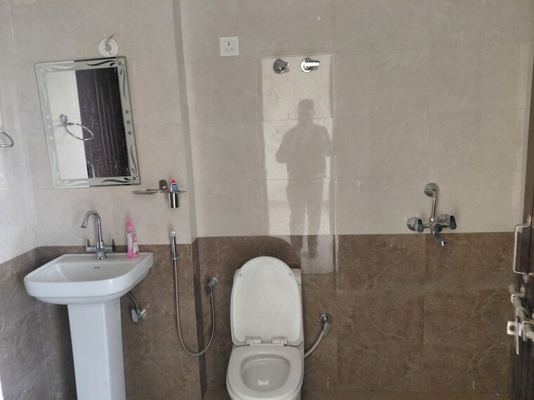 Bathroom, omaxe city 2 Bedroom 1900 Sq.Ft. Apartment In Omaxe City Lucknow 9855282