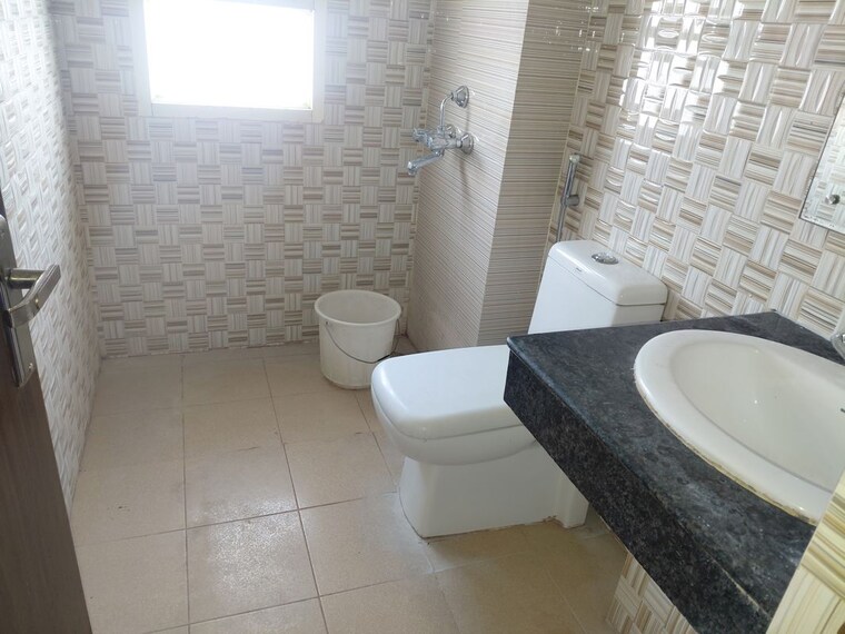 Bathroom, awho-8b 3 Bedroom 1500 Sq.Ft. Apartment In Vrindavan Yojna Lucknow 9855287