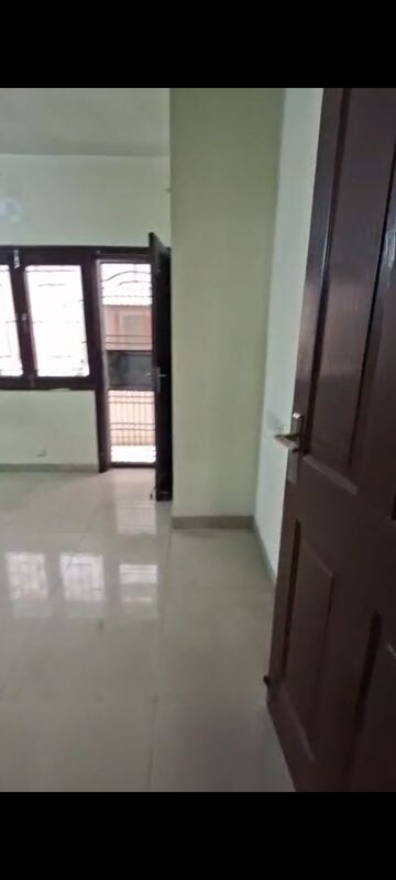 Room in 2 BHK Builder Floor at Wave Prime Floors, Wave City – for Rent