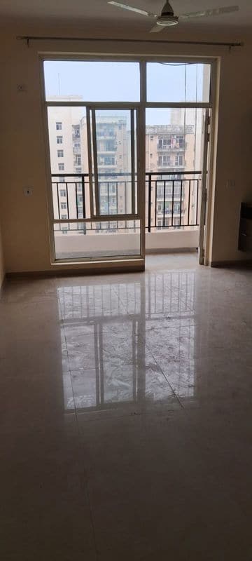 Room in 3.5 BHK Apartment at Omaxe R2, Gomti Nagar – for Rent