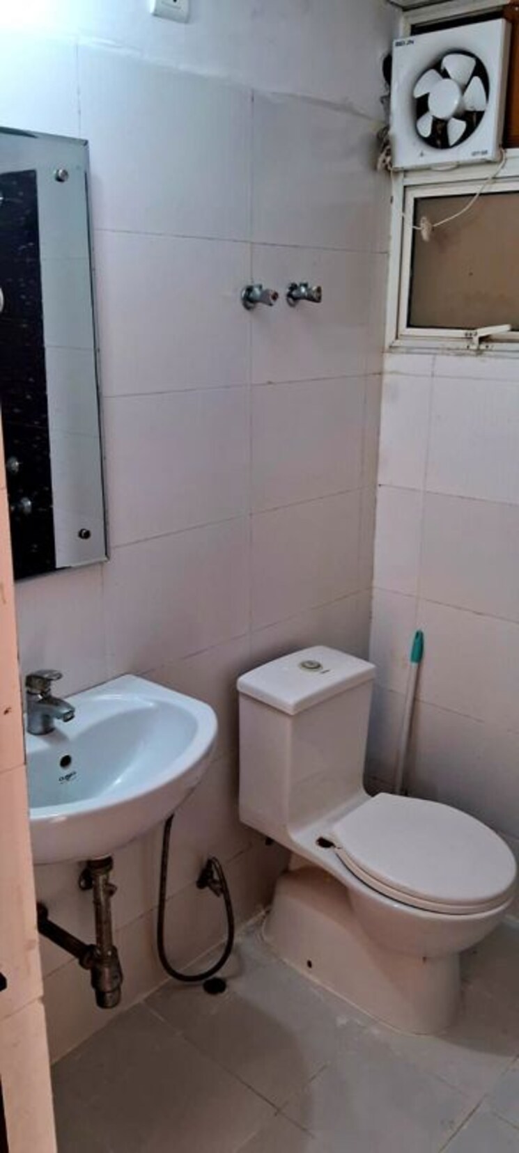 Bathroom, omaxe-r2 3.5 Bedroom 1944 Sq.Ft. Apartment In Gomti Nagar Lucknow 9855321