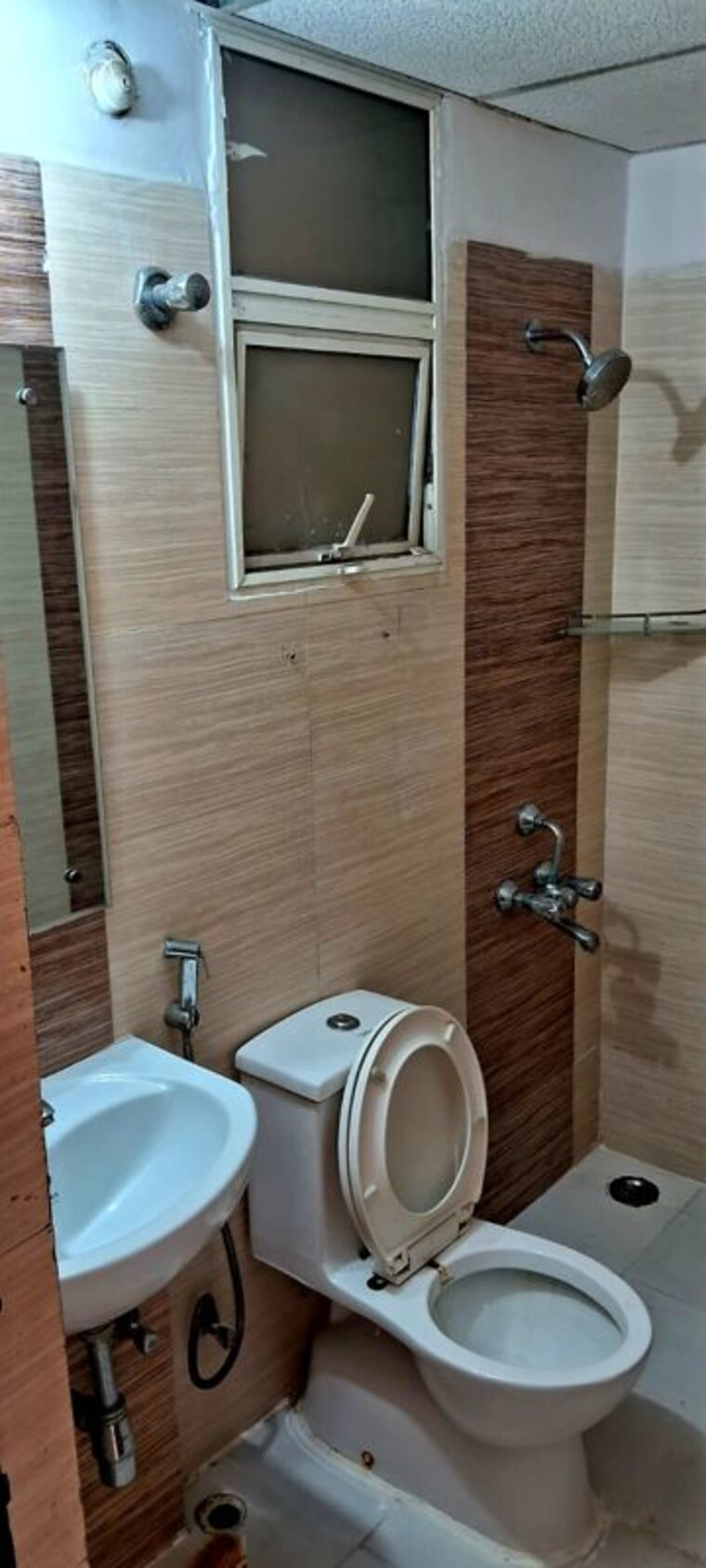 Bathroom, omaxe-r2 3.5 Bedroom 1944 Sq.Ft. Apartment In Gomti Nagar Lucknow 9855321