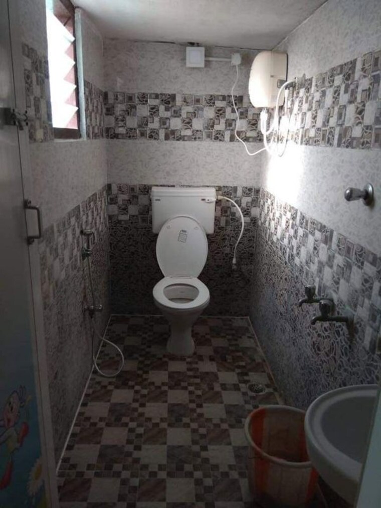 Bathroom, vineet khand Pg For Girls In Vineet Khand 9855323
