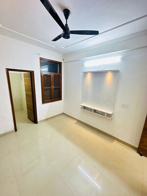 Room in 3 BHK Builder Floor at Pir Machalla – for Sale