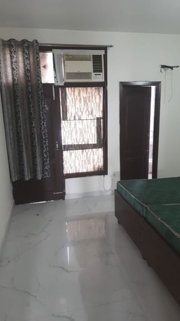 Room, pir machalla 3 Bedroom 2250 Sq.Ft. Apartment In Pir Machalla Zirakpur 9855334
