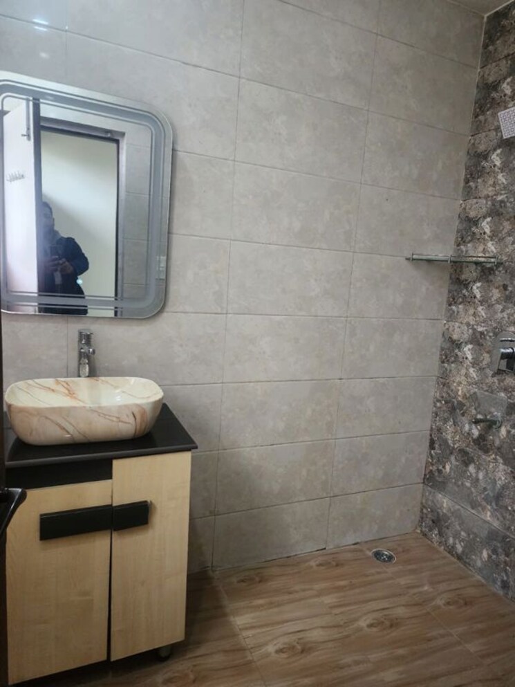 Bathroom, vasant vihar 3 Bedroom 1800 Sq.Ft. Builder Floor In Vasant Vihar Delhi 9855344