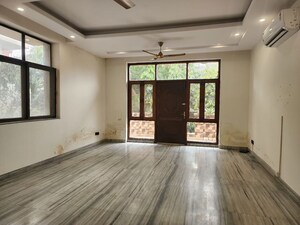 Room in 3 BHK Builder Floor at Vasant Vihar – for Rent