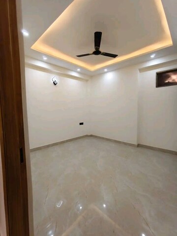 Room in 1 BHK Apartment at Chattarpur – for Rent