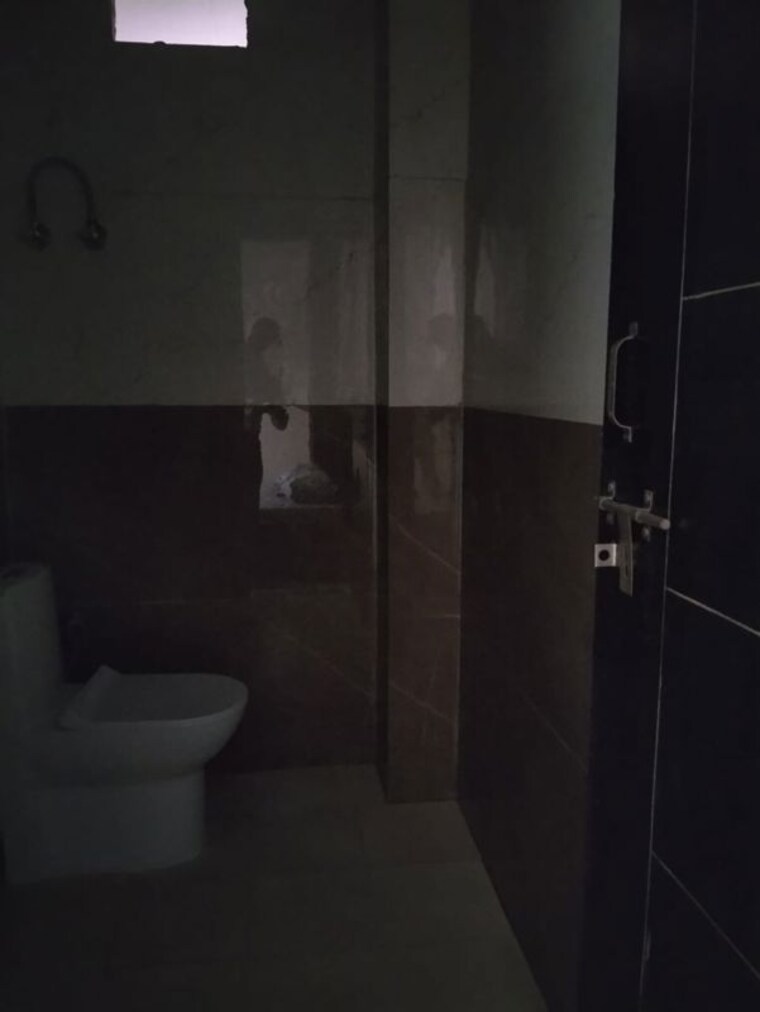 Bathroom, sector 73 1 Bedroom 600 Sq.Ft. Builder Floor In Sector 73 Noida 9855360