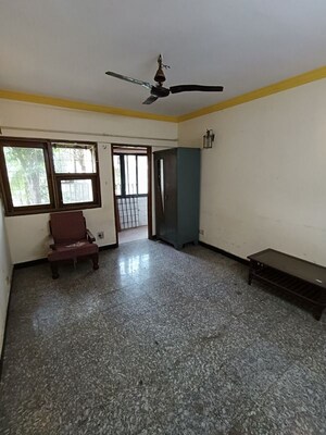 Room in 2 BHK Apartment at Shree Amit Nagar CHS, Andheri West – for Rent
