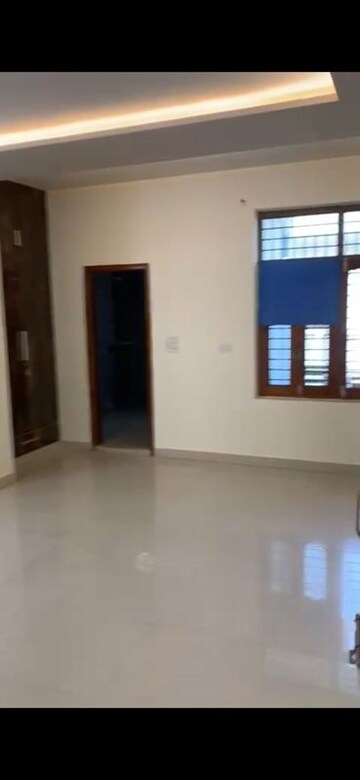 Room in 2 BHK Builder Floor at Sector 21d – for Rent