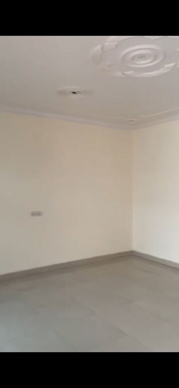 Room in 2 BHK Builder Floor at Sector 21d – for Rent