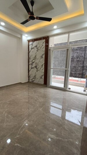 Room in 3 BHK Builder Floor at Sector 73 – for Sale