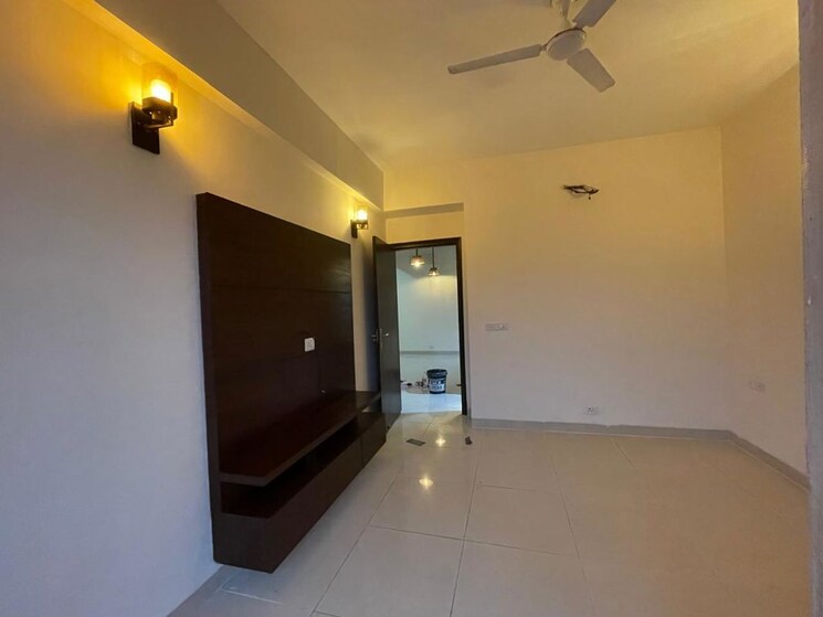 Room, bptp-amstoria 3 Bedroom 2229 Sq.Ft. Builder Floor In Sector 102 Gurgaon 9855408