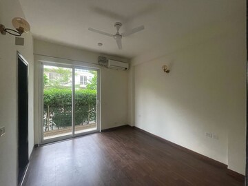 Room in 4 BHK Villa at BPTP Amstoria, Sector 102 – for Rent