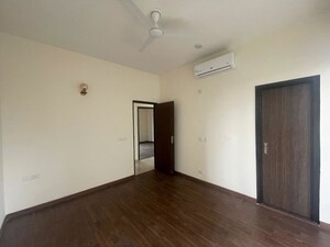 Room in 4 BHK Villa at BPTP Amstoria, Sector 102 – for Rent