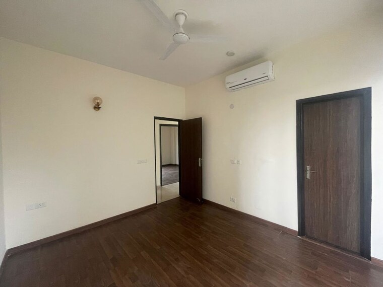Room, bptp-amstoria 4 Bedroom 3560 Sq.Ft. Villa In Sector 102 Gurgaon 9855411