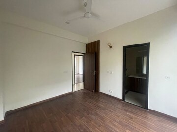 Room in 4 BHK Villa at BPTP Amstoria, Sector 102 – for Rent