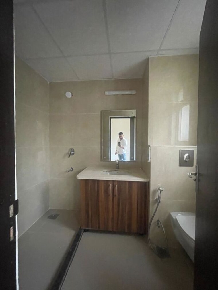 Bathroom, bptp-amstoria 4 Bedroom 3560 Sq.Ft. Villa In Sector 102 Gurgaon 9855411
