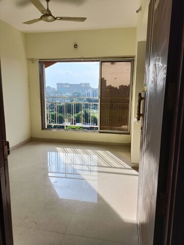 Room in 1 RK Apartment at Vastu Darshan Heights, Dahisar West – for Rent