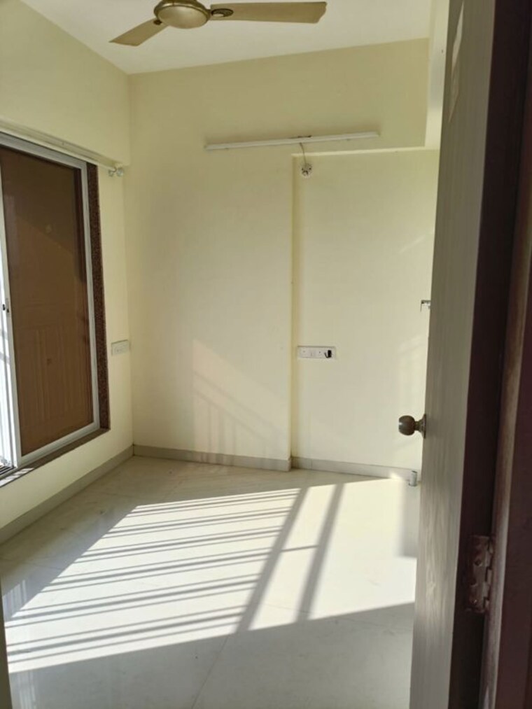 Room, vastu-darshan-heights 1 RK 300 Sq.Ft. Apartment In Dahisar West Mumbai 9855427