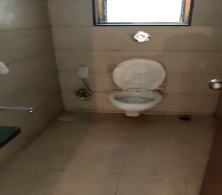 Bathroom, dadar east 2 Bedroom 750 Sq.Ft. Apartment In Dadar East Mumbai 9855428