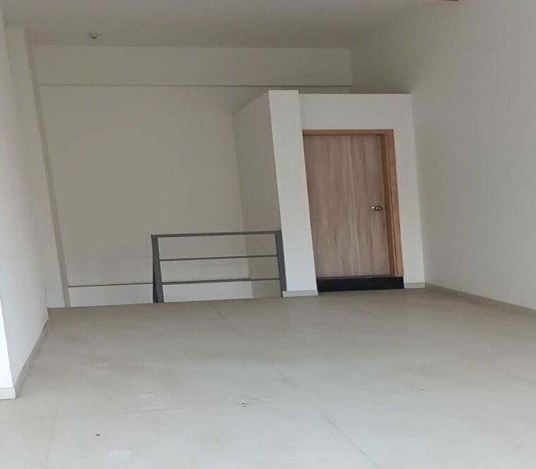 Common Area, matunga west Commercial Shop 500 Sq.Ft. In Matunga West Mumbai 9855433