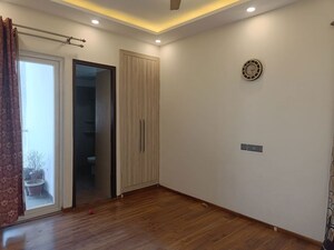 Room in 3.5 BHK Apartment at Sikka Kimantra Greens, Sector 79 – for Rent
