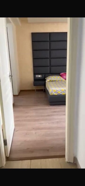 Room in 2 BHK Apartment at Godrej Woods, Sector 43 – for Rent