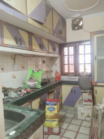Kitchen in 2 BHK Builder Floor at Gomti Nagar – for Rent