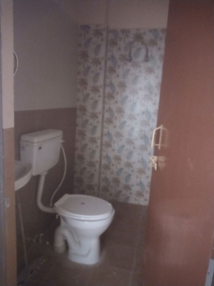 Bathroom, gomti nagar 2 Bedroom 1250 Sq.Ft. Builder Floor In Gomti Nagar Lucknow 9855450
