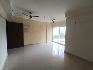 Room in 3 BHK Apartment at Amrapali Crystal Homes, Sector 76 – for Rent