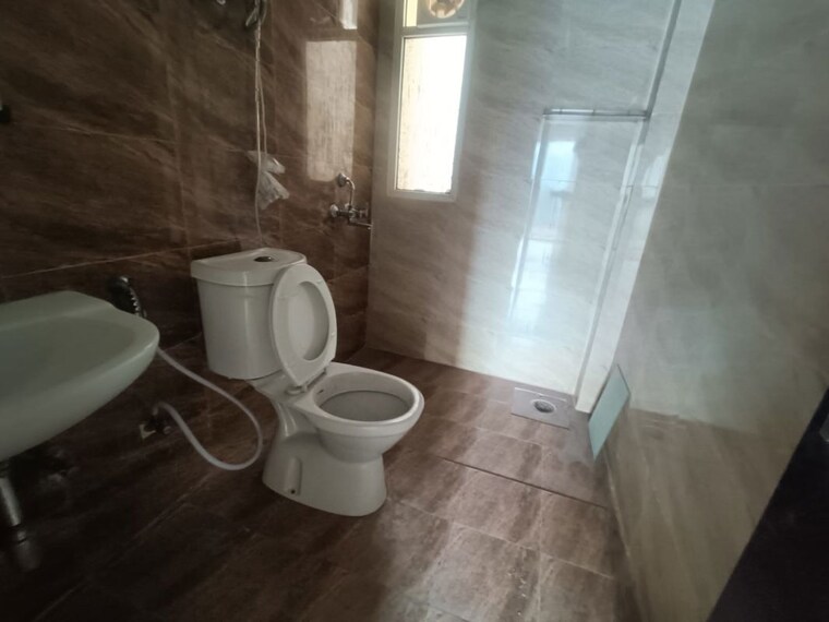 Bathroom, amrapali-crystal-homes 3 Bedroom 1700 Sq.Ft. Apartment In Sector 76 Noida 9855444