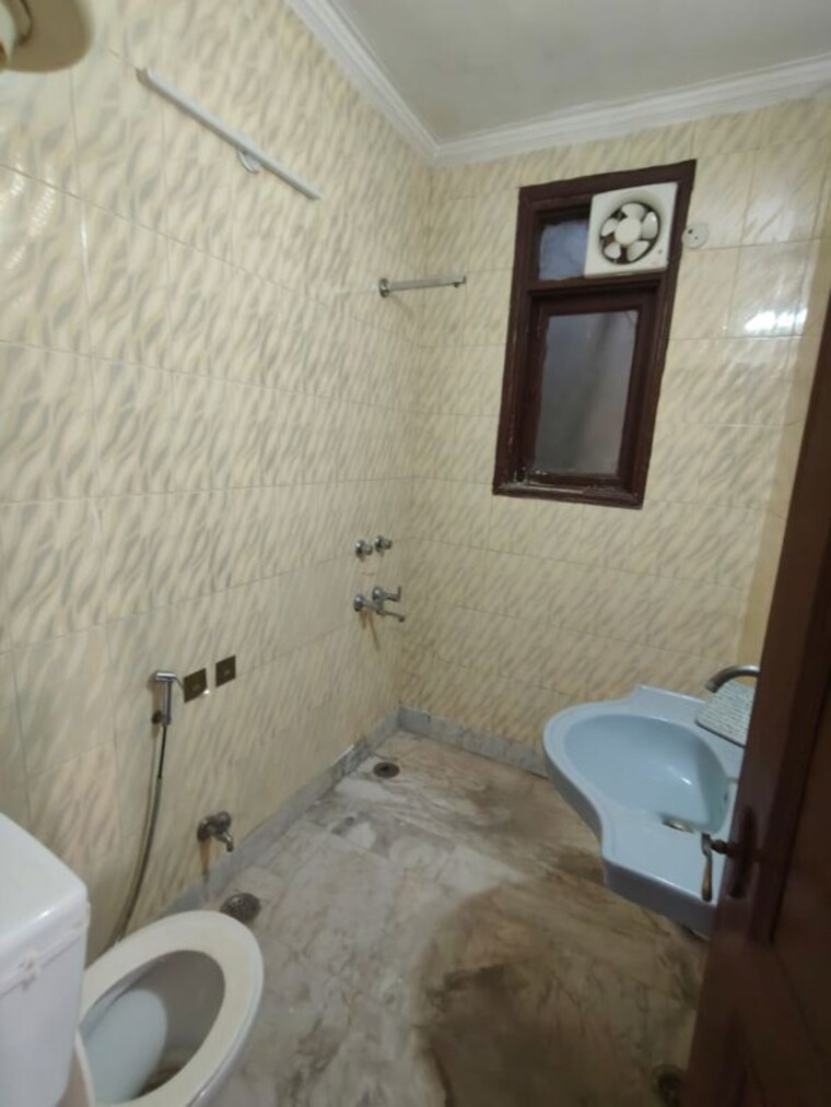 Bathroom, malviya nagar 1 Bedroom 540 Sq.Ft. Builder Floor In Malviya Nagar Delhi 9818334