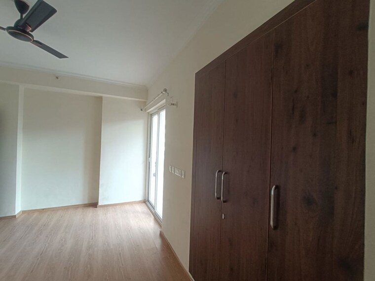 Bedroom, amrapali-crystal-homes 2.5 Bedroom 1375 Sq.Ft. Apartment In Sector 76 Noida 9855465