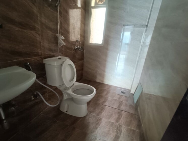 Bathroom, amrapali-crystal-homes 2.5 Bedroom 1375 Sq.Ft. Apartment In Sector 76 Noida 9855465
